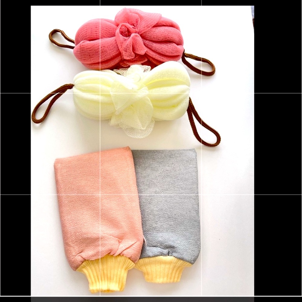 - Bundle of 4/ Body and bath skin care  2 remove dead skin & 2 loofah